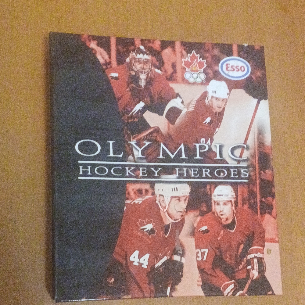Olympic Hockey Heroes Collectible Binder